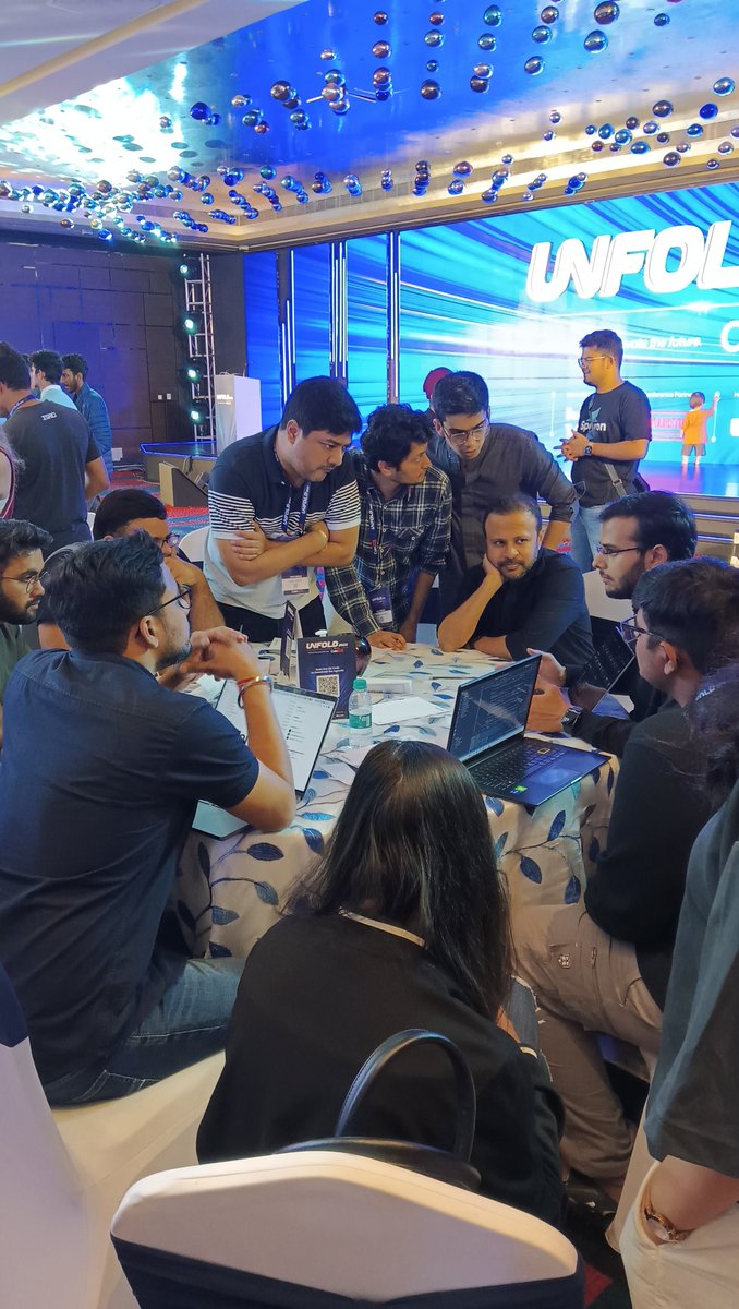 hashira0xrypto's tweet photo. Vibing with the Web3.0 folks @CoinDCX 
Drilling down to find the next exciting dApp #Unfold2022 #hackathon 

@Meta_Arrow https://t.co/YDjvKIcQWR