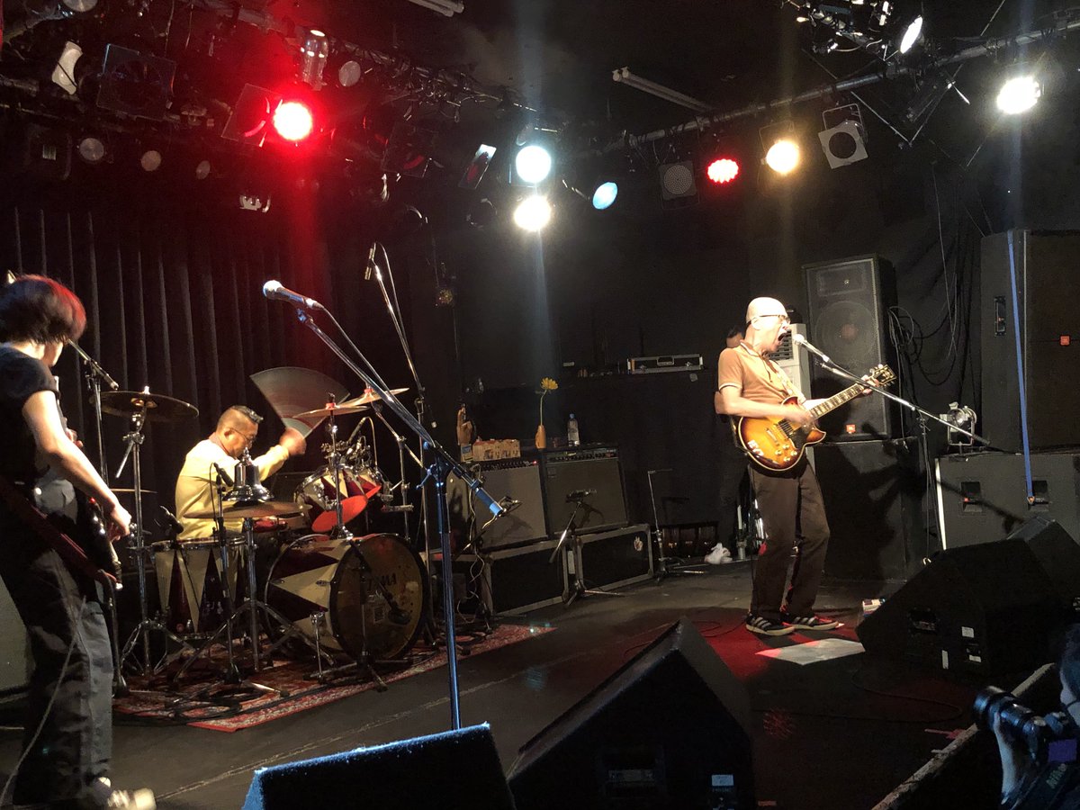 ukigumo1975's tweet photo. 2022.08.28 盛岡CLUB CHANGE WAVE
『eastern youth 単独公演 2022 夏』

夏の日の午後
夜明けの歌
ゼロから全てが始まる
沸点36℃
いずこへ
雨曝しなら濡れるがいいさ
夜の追憶
ソンゲントジユウ
街はふるさと
破戒無慙八月
それぞれの迷路
矯正視力〇.六
月影
青すぎる空
素晴らしい世界
街の底 https://t.co/iCl1coDvos