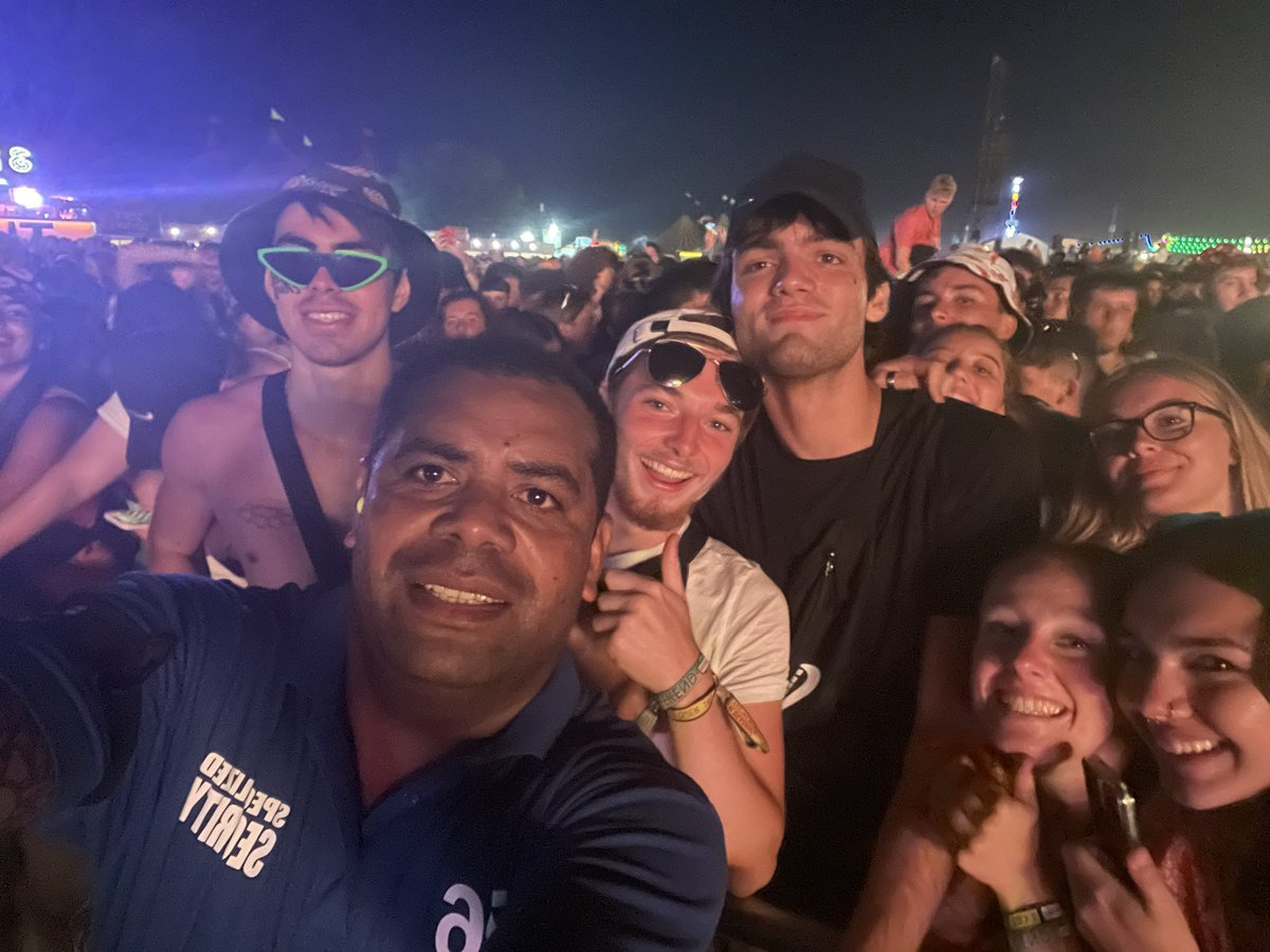 samrolfetv's tweet photo. @OfficialRandL #NoMusicOnADeadPlanet best security https://t.co/ZADaU71x9e