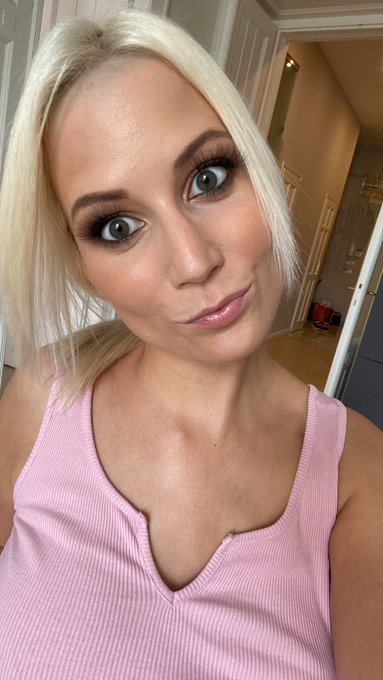 The makeup is done! 😋💕 @brillbabesxxx #shooting https://t.co/kc5gViiVK8<a class="tags" href="/tag/brillbabesxxx">@brillbabesxxx</a><a href="/tag/shooting"class="tags">#shooting</a>