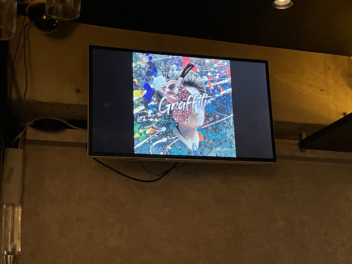 rockkidsx's tweet photo. 最高のLIVEを観た後に下のBARでGraffitiが流れてる幸せ。
#LittleLilith 
#CDGraffiti https://t.co/vwyTpLFAIl