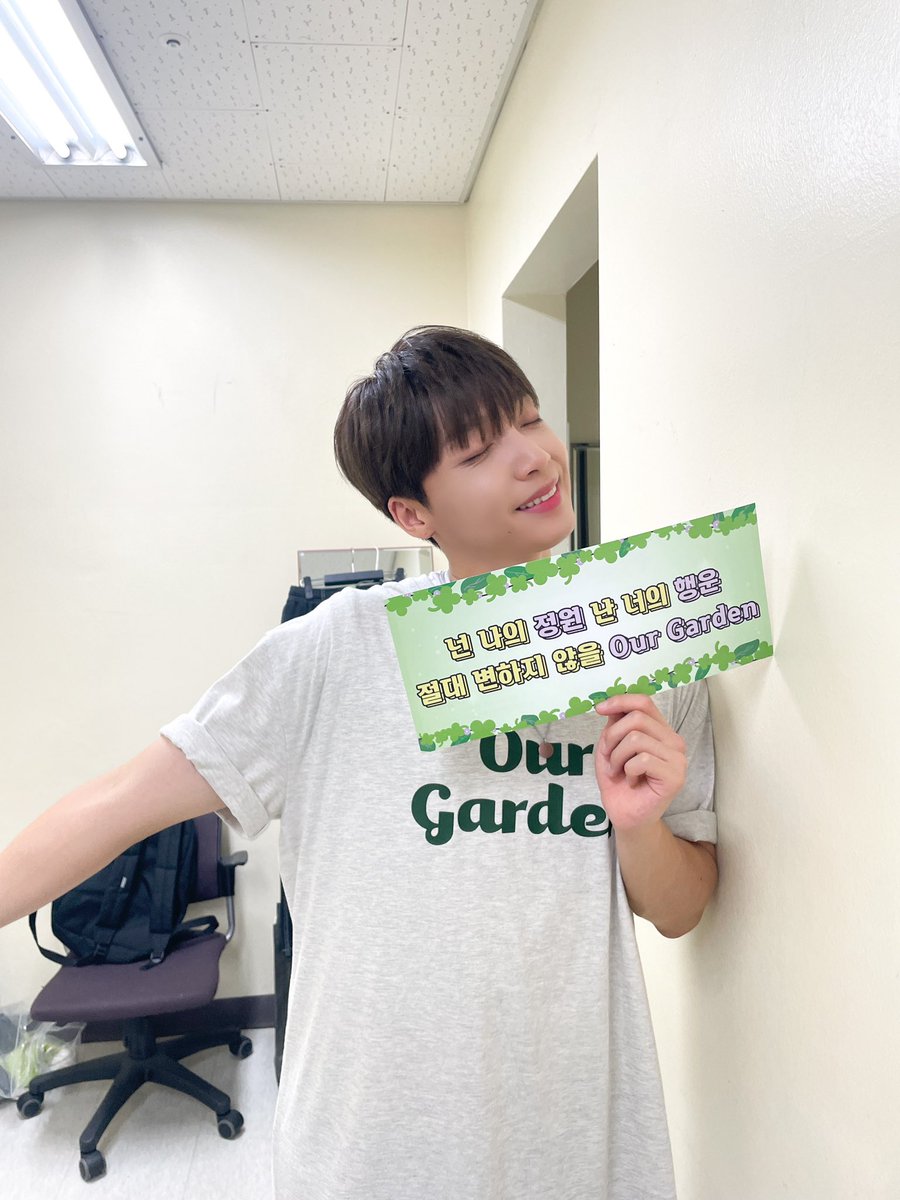 jeongsewoon_twt's tweet photo. [#정세운]
2022 JEONG SEWOON CONCERT
<OUR GARDEN> 마지막 공연 완료 🌷

행운이 담긴 우리의 정원 🍀
앞으로도 영원할 Our Garden 💜💛

#JEONGSEWOON #OURGARDEN https://t.co/yL8sM0e0Z6