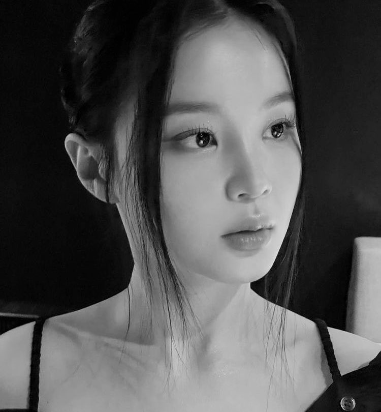 KITSUNFOX's tweet photo. ⠀  

⠀  ⠀   𝒗𝐞𝐧𝐞𝐭𝐢𝐚 𝒅𝐞 𝒅𝐫𝐚𝐤𝐨𝐬 . . . 
      ☾  𝖿𝗋𝗂𝖾𝗇𝖽𝗌 𝖺𝗇𝖽 𝖼𝗈𝗇𝖿𝗂𝖽𝖺𝗇𝗍𝗌  
        —— @SHESAMXNEATER 

⠀ https://t.co/fUo86L3WdQ