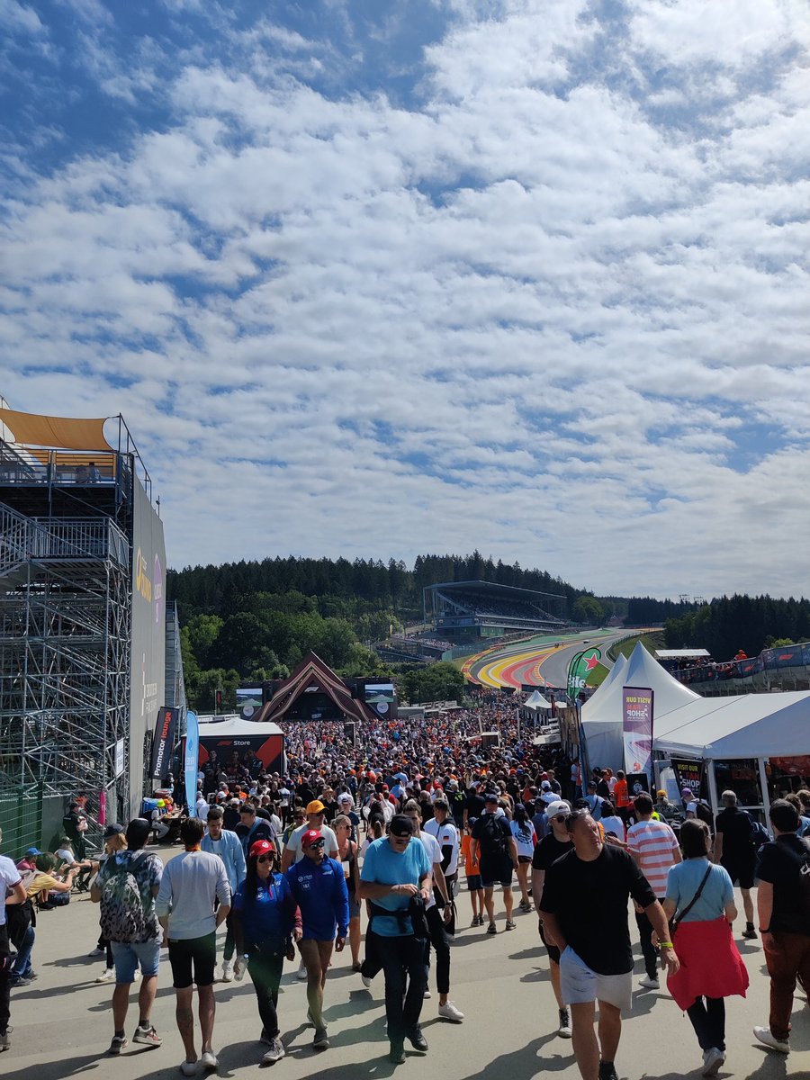 Cliblucon's tweet photo. It's nearly time! #BelgiumGP https://t.co/xItK6Vo9jj