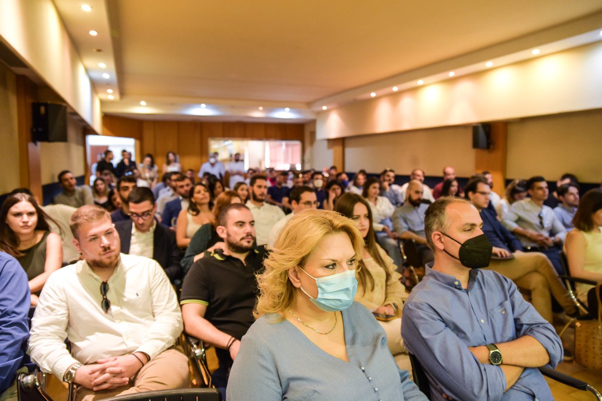_kiriazis's tweet photo. Χθες στην πολιτική ακαδημία της @ONNED στη Χαλκίδα με τους @orfeas_georgiou @AdonisGeorgiadi @DimitraPsachou @christopoulosgr και 3 άκρως ενδιαφέροντα sessions. 
Κάναμε μάλιστα ένα 2’ debate με τον αντιπρόεδρο της ΟΝΝΕΔ @LebesisP που απ’ ότι φαίνεται κατέληξε σε… ισοπαλία. https://t.co/3Z2boZEqZe