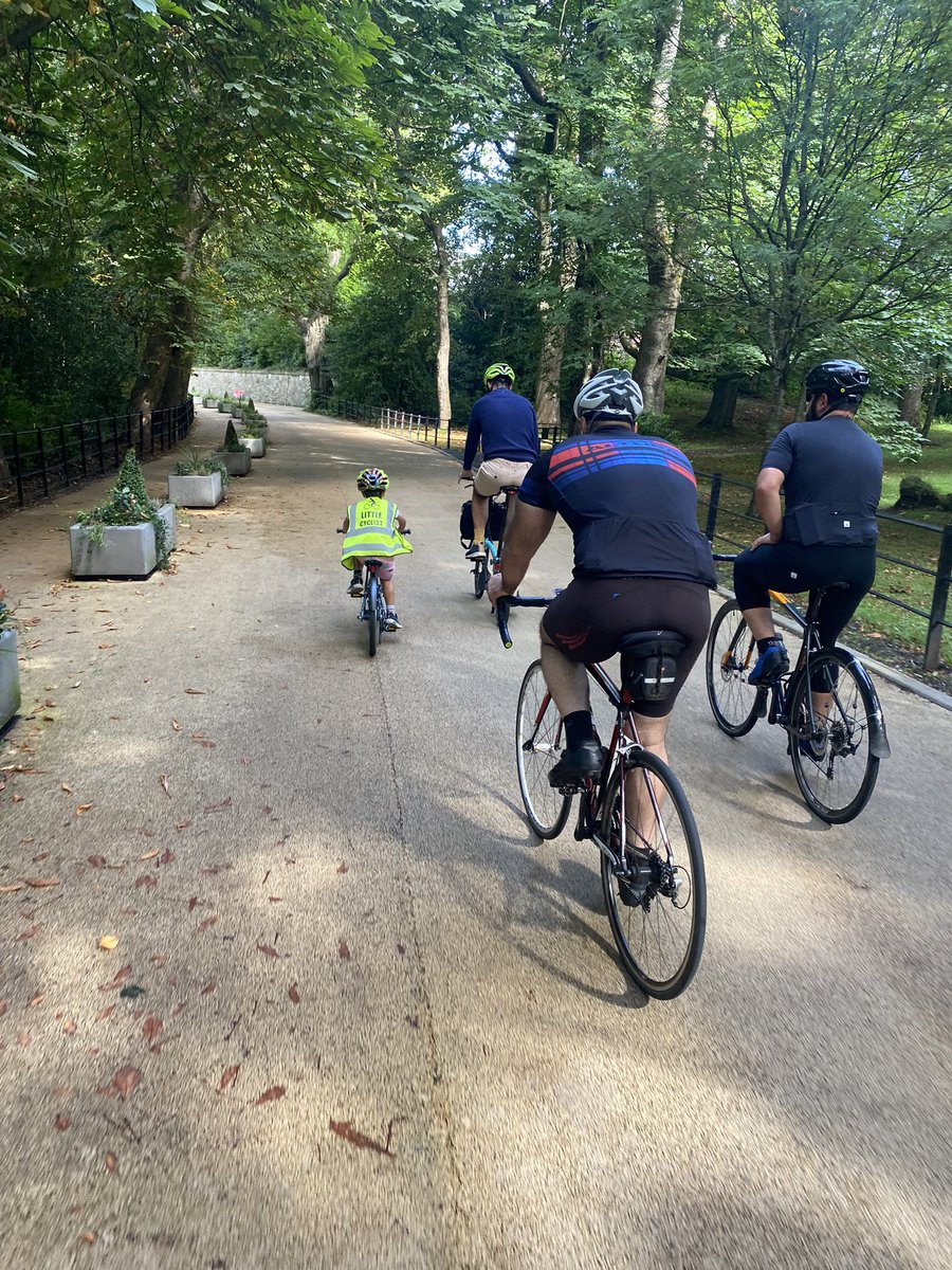 francesca_kms's tweet photo. Lovely #cycle through #Glasgow with some great #segregated #cyclinglanes and car free areas - along with roads which still need improvements. But I think #cycling is still the best way to explore a city π π²π΄σ §σ ’σ ³σ £σ ΄σ Ώ #activetravel #explorebybike #shawlands #PollockPark https://t.co/7aIkMez13y