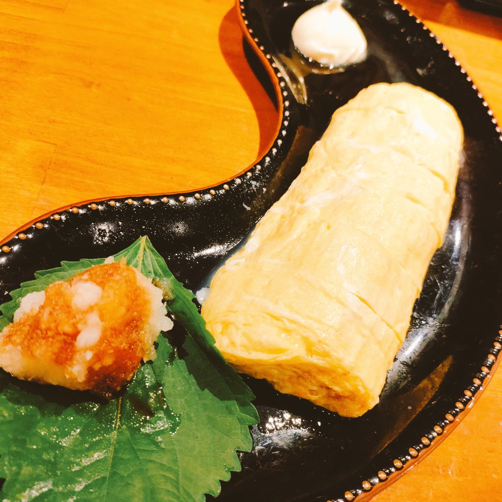 jnetclub's tweet photo. 本日の晩ごはん🤤
とてもよい焼鳥屋さんに行きました🤤塩ごま油レバー美味🤤
 #晩ごはん
 #焼鳥
 #串焼き
 #鶏皮
 #だし巻き
 #塩ごま油レバー
 #晩酌
 #飲み歩き https://t.co/C5dSqnYduJ