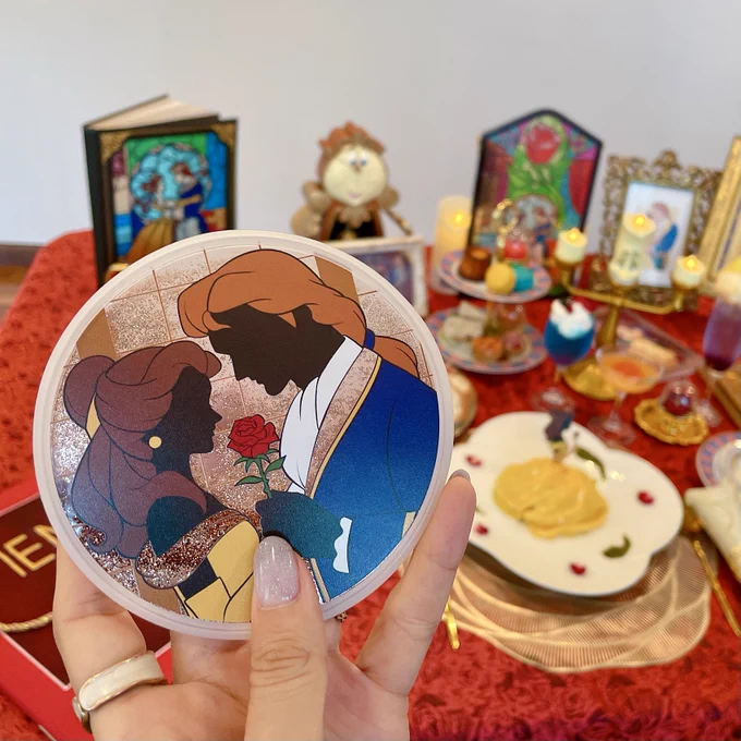 美女と野獣オタク達による念願のおうちコラボカフェごっこしてきました〜〜!フードもドリンクも皆でこだわって作ったので是非見てくださいコースター作って、よりコラボカフェっぽくするのも楽しかった 