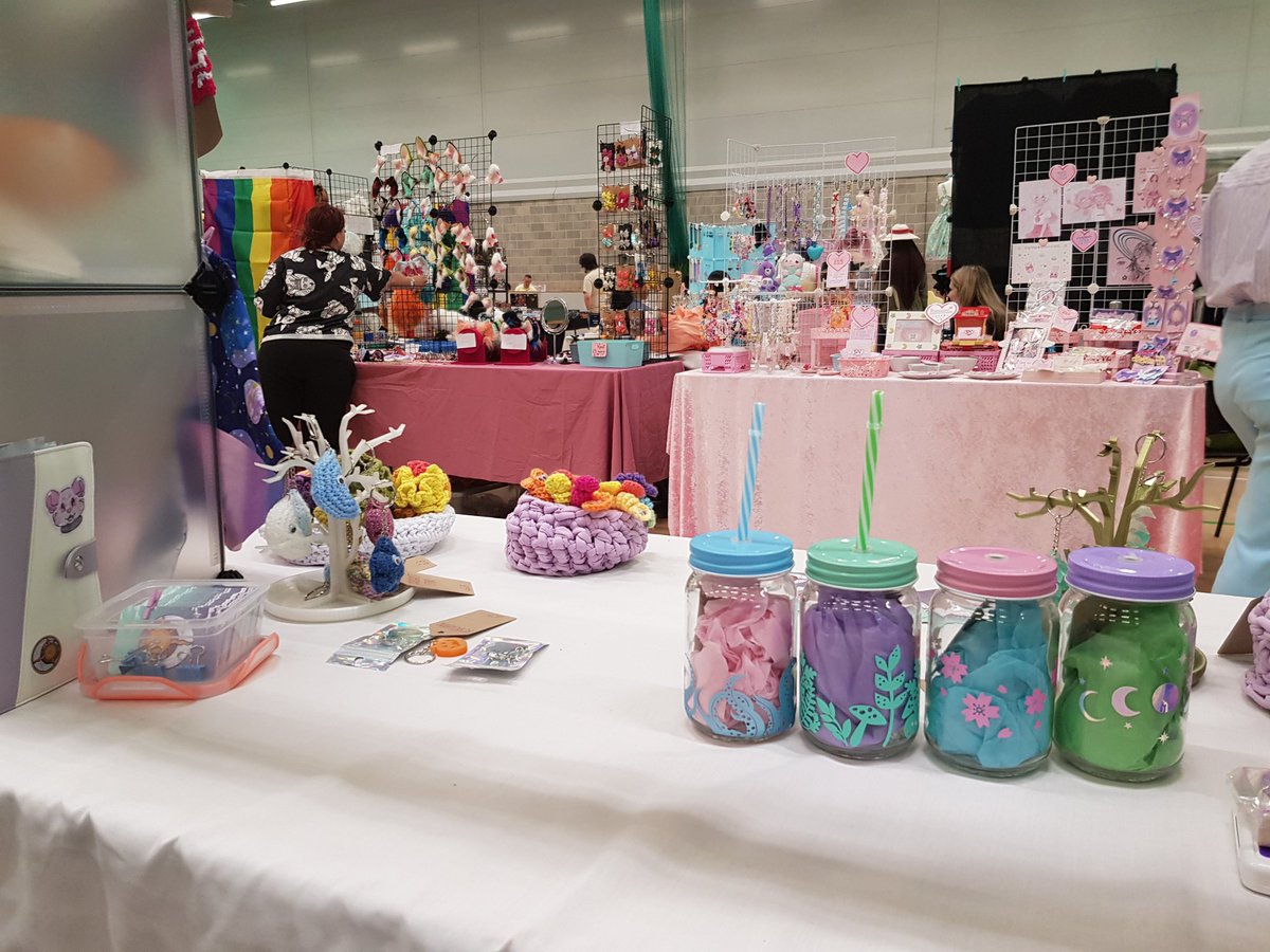 sunshine_bamboo's tweet photo. Day two at DokiDoki let's goooo!!!

Currently out of Tori gate bags and down to two dragon tail keychain.

#DokiDoki2022 #dokimanchester #artistalleytable https://t.co/lxsIvFII1Y