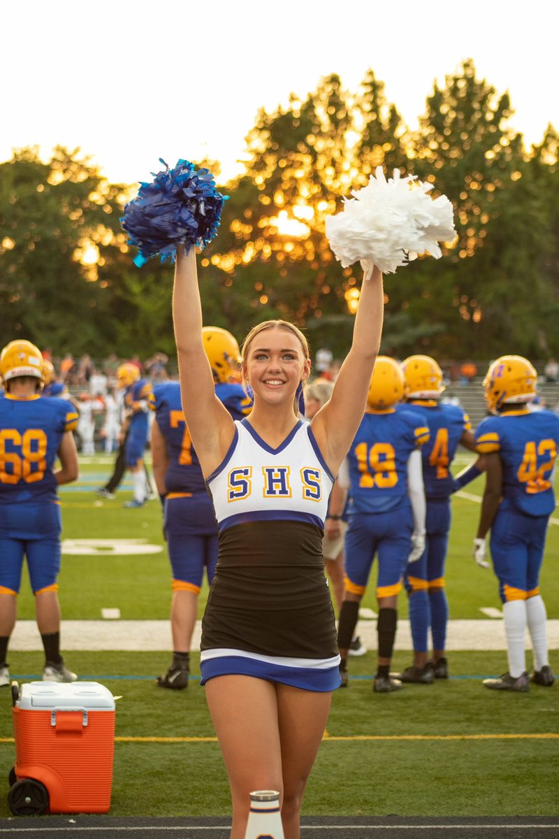 hannahgrauu's tweet photo. My very last first Friday Night Lights was definitely one for the books!! Our football team won for the first time in a very long time!! The energy from our student section was incredible, it was such a great night! #snrszn #fnl @shsindiantribe @MissTeenUSA @SCPSchools https://t.co/AapHiLlPbc