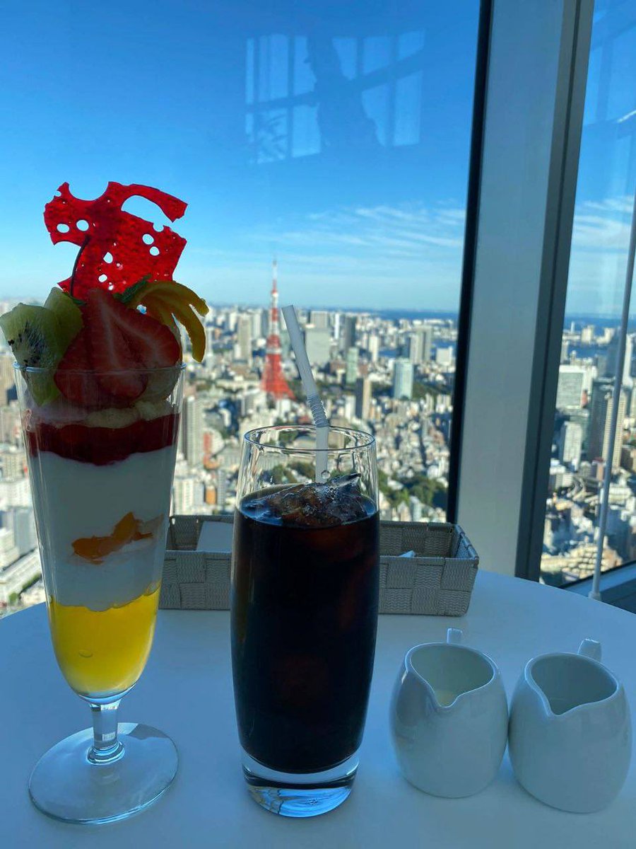 W43651019's tweet photo. #####東京でアフタヌーンティーをしました😍 ここから見るととても綺麗で楽しいです☕️☕️☕️☕️🍹🍹 https://t.co/lPJndgg6Kb