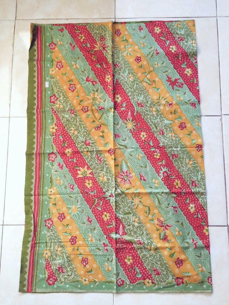 rade_efp's tweet photo. Ada juga #kainbatik koleksi teman yg dititipjual karena ada kebutuhan mendesak. Semua #batiktulis dalam kondisi bagus, sebagian besar masih ada tag harga. Semua di bawah 500k.
Sila WA https://t.co/KTKBg8tSqV bila berminat.
Bantu share yah, siapa tau ada mutuals berminat 🙏 https://t.co/6d8Li0zYZJ