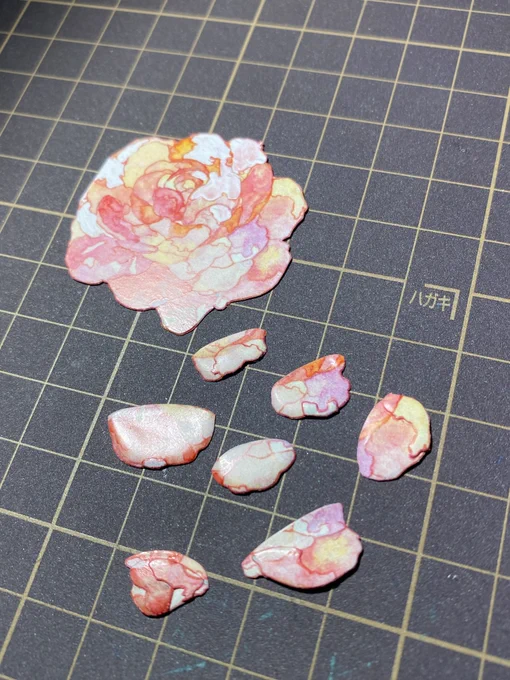 これでA、Bゾーンのパーツ分割が終わりました。両方で大きく20パーツですが、1パーツに数枚のテクスチャを貼り付けているのでトータルだと60パーツ以上になると思います。では組み立てを始めていきます。 