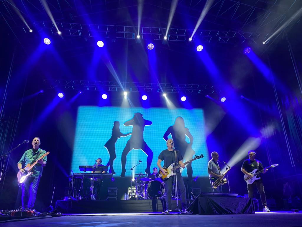 ElTimeLaPalma's tweet photo. Y 34 años después… Hombres G ‘se reencuentra’ con La Palma #lapalma #eventos #ResisTIME #música #concierto #HombresG #Dvicio #JuliaDebis #ElPaso #fiestastrienales #ElTimeEventos https://t.co/WF31C7wj8L https://t.co/VbUzneG5pG