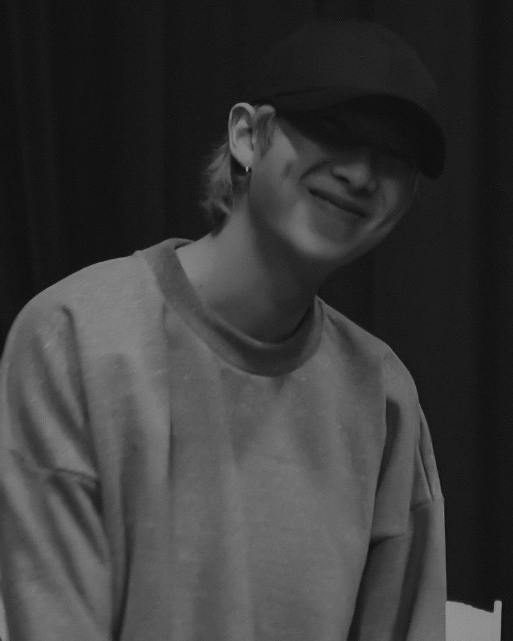 JOONXE_'s tweet photo. ⠀  

⠀  ⠀   𝒔𝐢𝐥𝐞𝐧𝐚 𝒂𝐫𝐠𝐞́𝐚𝐝𝐞𝐬 . . . 
      ☾  𝗁𝗎𝗌𝖻𝖺𝗇𝖽 𝖺𝗇𝖽 𝗐𝗂𝖿𝖾
        —— @solarivmbeavty 

⠀ https://t.co/KMQjfSTYxU