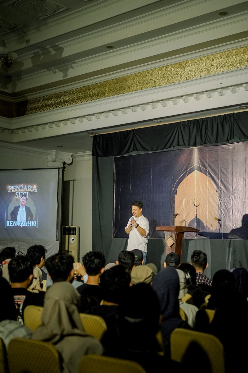 Penampil pertama si cangkem rusak..sangking rusak e,sempet kate di aspal karo pak sutiaji
@kenradhiq