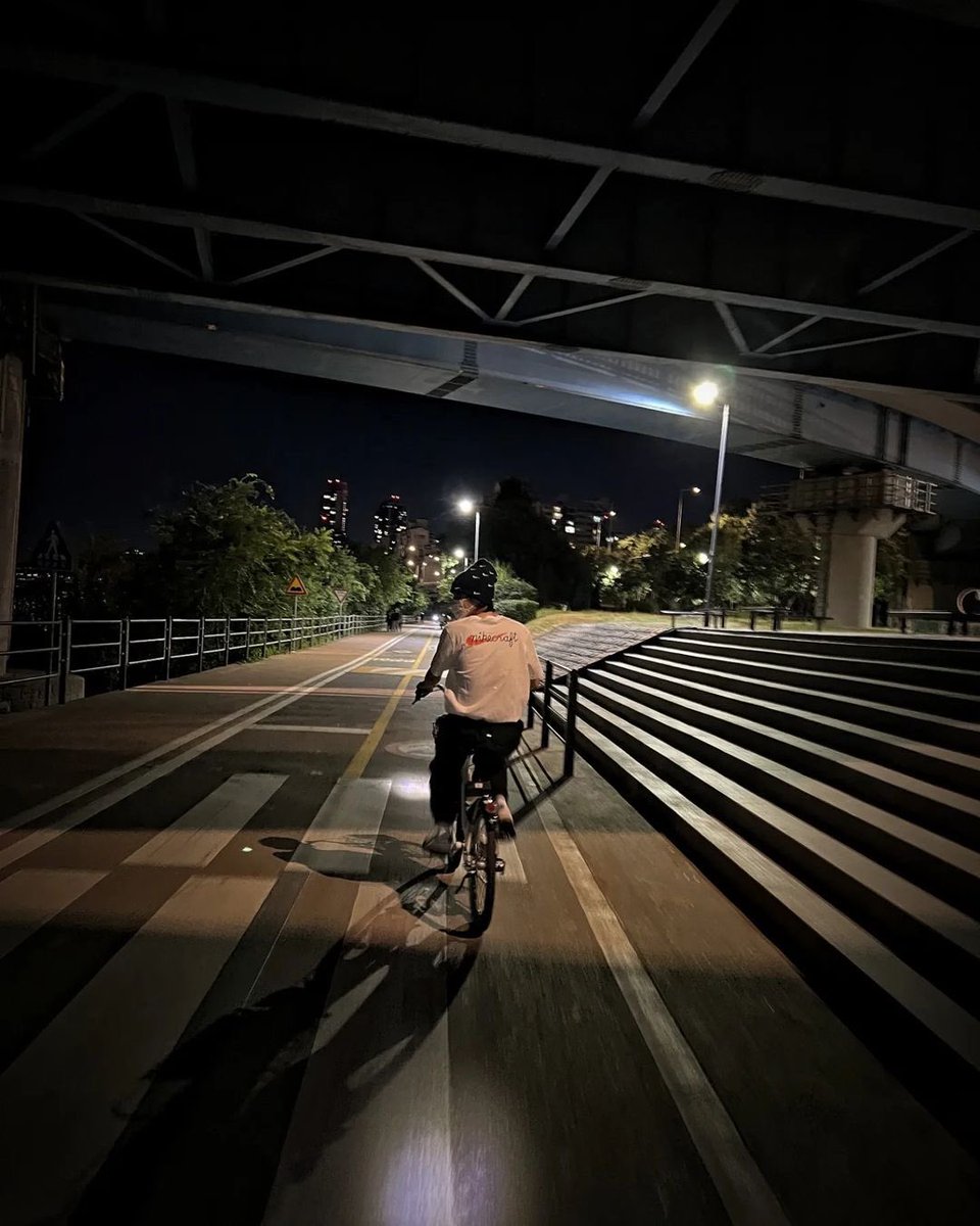 btsinthemoment's tweet photo. [uarmyhope] instagram post 

🐿 🚲 https://t.co/vAlTPphtGa