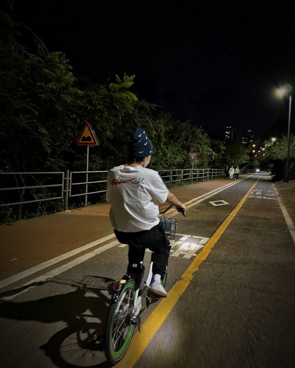 btsinthemoment's tweet photo. [uarmyhope] instagram post 

🐿 🚲 https://t.co/vAlTPphtGa