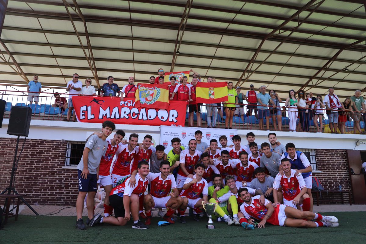 RFFM_oficial's tweet photo. ⏱ Se acabó!!!
Desde el punto de penalti se decide está apasionante 🔥🔥 #FinalAutonómicaCopaRFEF con victoria para la @rsda_oficial

Enhorabuena 🎉🎉!! 
Marcador en la tanda de penaltis.
 @rsda_oficial 4️⃣ @CDURSARIA 2️⃣
 📺 https://t.co/U5E94gQ02s