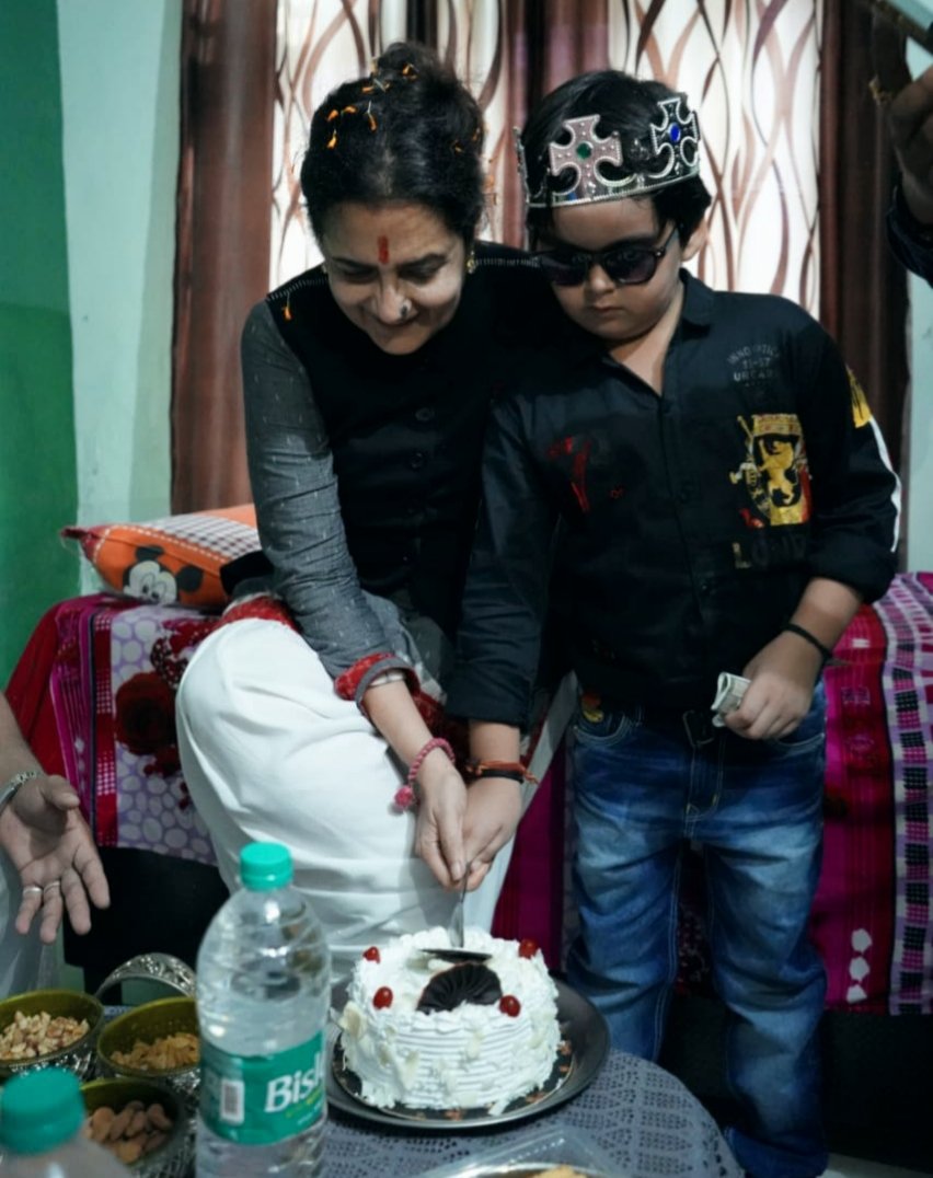 officekiran's tweet photo. आज करनाल के विभिन्न गांवों में अपनों के सुख़ दुख में शामिल हुई और अपनों का कुशलक्षेम जाना। मैं सभी ज्येष्ठ श्रेष्ठ कार्यकर्ताओं को एक कड़ी में जोड़कर अपने इस परिवार को मजबूत करने के लिए आई हूँ।

#किरण_कार्यकर्ताओं_के_द्वार
#kiran_karykartaon_ke_dwar https://t.co/bjgRuHu3il