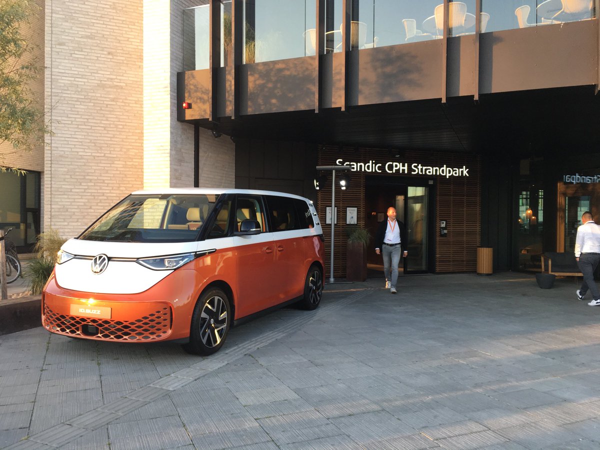 wdwarncke's tweet image. Ein unbeschreiblich schönes Erlebnis, das Kennenlernen und Probefahren des neuen VW ID. Buzz in Copenhagen. Bis 2025 will die Stadt als weltweit erste klimaneutral werden. Ein Danke der Vorbereitung-Crew für die tollen Ideen. Ein weiterer Schritt auf dem #WayToZero 🇩🇰🍀WW