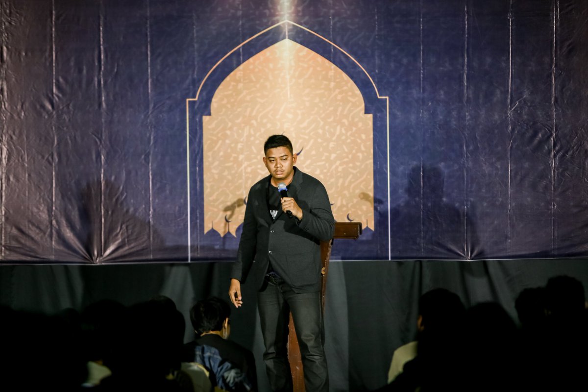 Penampil kedua si selalu siap ketika dzawin ngomong "tunjukin ke anak anak apa itu lucu jup"
MAL JUPRI!!!!
#penjarasuci