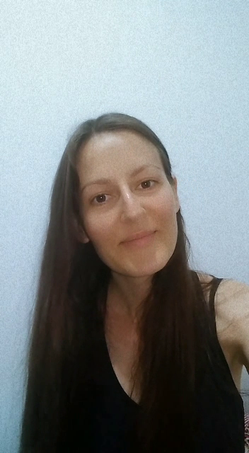 GM again! 😍 My name is Anna and I'm an artist from Ukraine. 🇺🇦

Today I celebrate 1 year NFTversary. 🎂 My first NFT was minted on 28th August 2021, together with my Twitter profile. 

Here a bit of my history in this 1 year and what I have achieved. 🏆

🧵👇