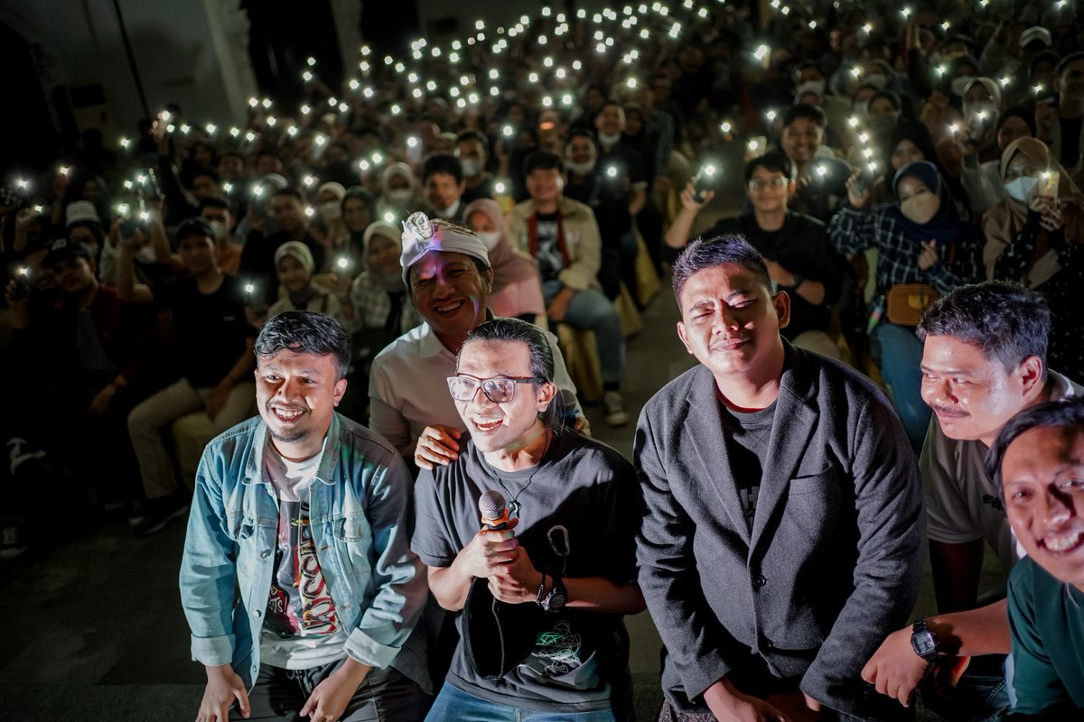 Souwangaaaar...
Wes koyok konser e coldplay 🤘