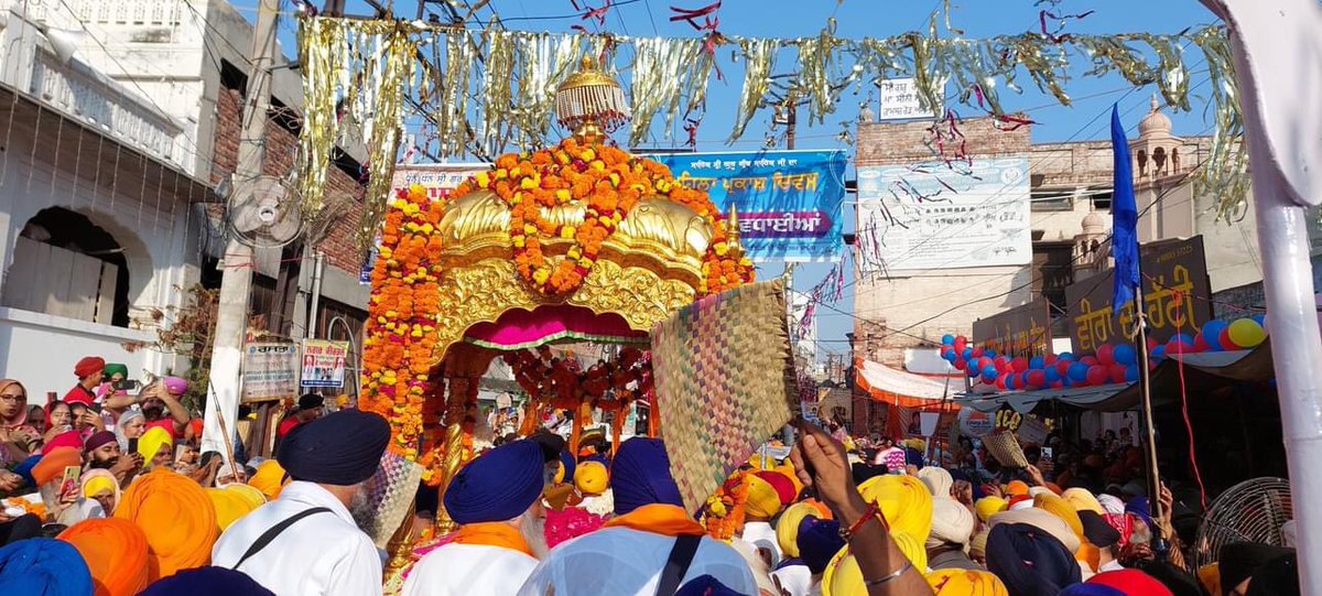 Harwind41696415's tweet photo. Glimpse of Nagar Kirtan on today first  Parkash Purab of Sri Guru Granth Sahib.
.
ਸ੍ਰੀ ਗੁਰੂ ਗ੍ਰੰਥ ਸਾਹਿਬ ਜੀ ਦੇ ਪਹਿਲੇ ਪ੍ਰਕਾਸ਼ ਪੁਰਬ ਉੱਪਰ ਅੱਜ ਨਿਕਲੇ ਨਗਰ ਕੀਰਤਨ ਦੀਆਂ ਤਸਵੀਰਾਂ |
 ਇਸ ਦਿਨ ਪਹਿਲੀ ਵਾਰ 1604 ਈ: ਨੂੰ ਸ੍ਰੀ ਗੁਰੂ ਅਰਜਨ ਸਾਹਿਬ ਗੁਰੂ ਗ੍ਰੰਥ ਸਾਹਿਬ ਦੀ ਸੰਪਾਦਨਾ ਤੋਂ ਬਾਅਦ #FirstPrakashPurab https://t.co/vfh1EGNGHM