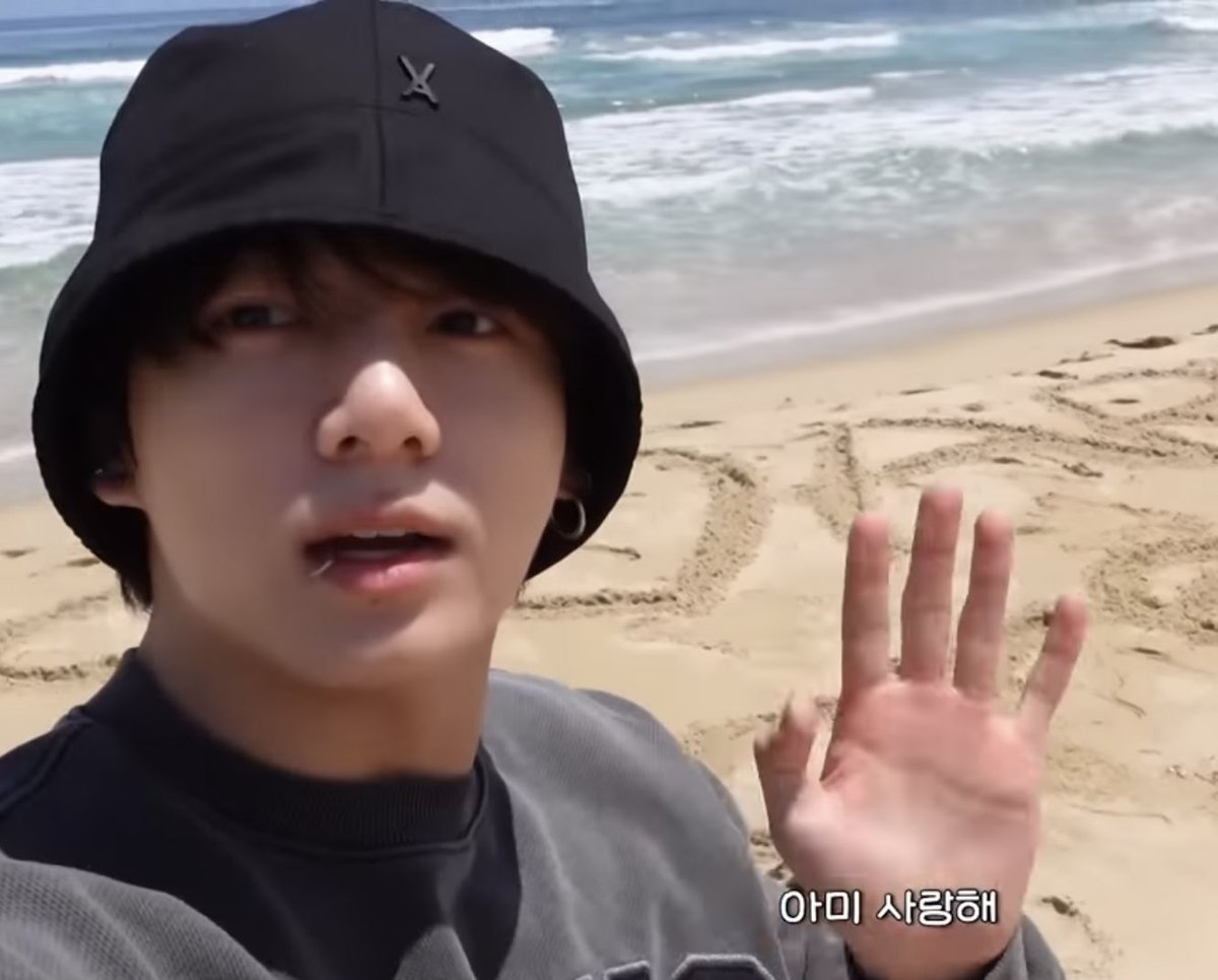 heyxarmy's tweet photo. 🐰HAPPY JK DAY🤍
9월 1일 정국 생일 #RT 이벤트

JK군 생일을 맞이하여。。
정구기 애착모자인 바잘 버킷햇을 선물로 드립니다~♡

#HAPPYJKDAY
#정국생일ㅊㅋ https://t.co/9TtMQTIc8w