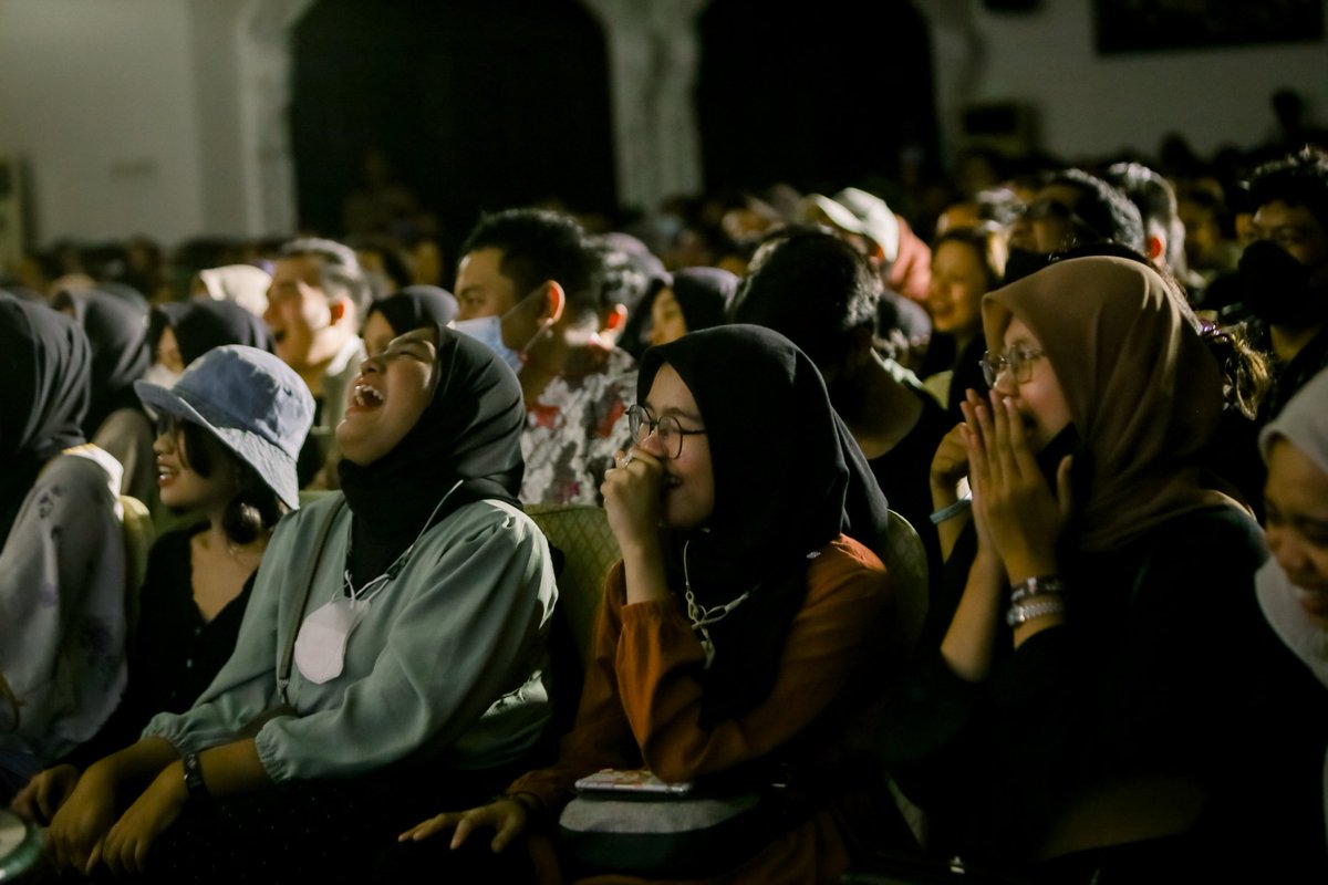 Guncangan tawa semalem jare sempet terditeksi BMKG ya..gokil ancen koen rek..
Seng gak ndelok...SAKNO UMAK 🤣🤣🤣🤣
