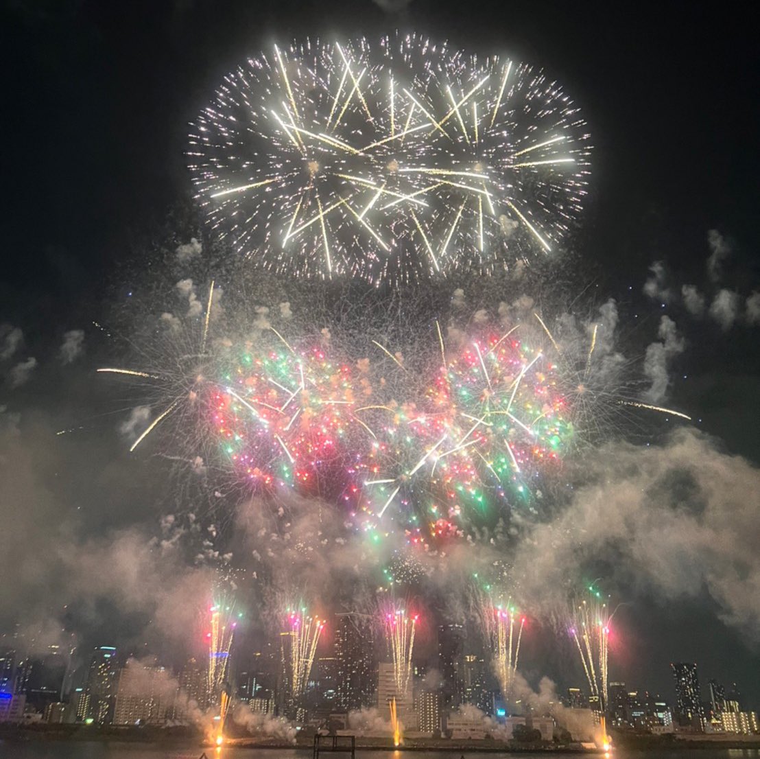 s_ringosan's tweet photo. 今年も好きな人と淀川花火見れて
最高の夏休みでした🎆 https://t.co/3atdrGrXvR