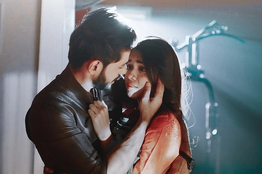 KhasanaYatul's tweet photo. Please @ZeeMusicCompany cast Eisha singh And Adnan Khan in your next music Vidio 🥺🙏🙏 https://t.co/2c8Tw58J9n
