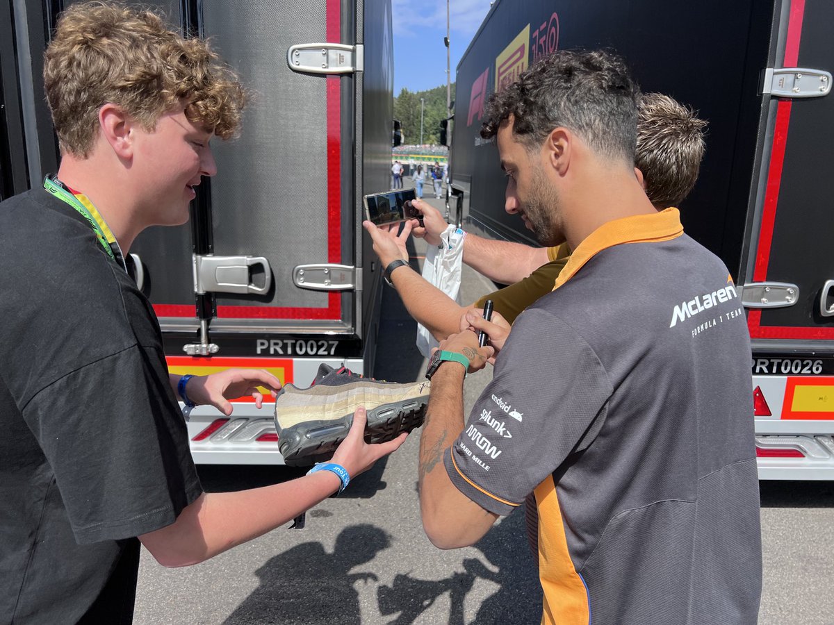 stuartforrest's tweet image. #f1paddockclub max getting Danny Ric to sign his shoe #Shoey