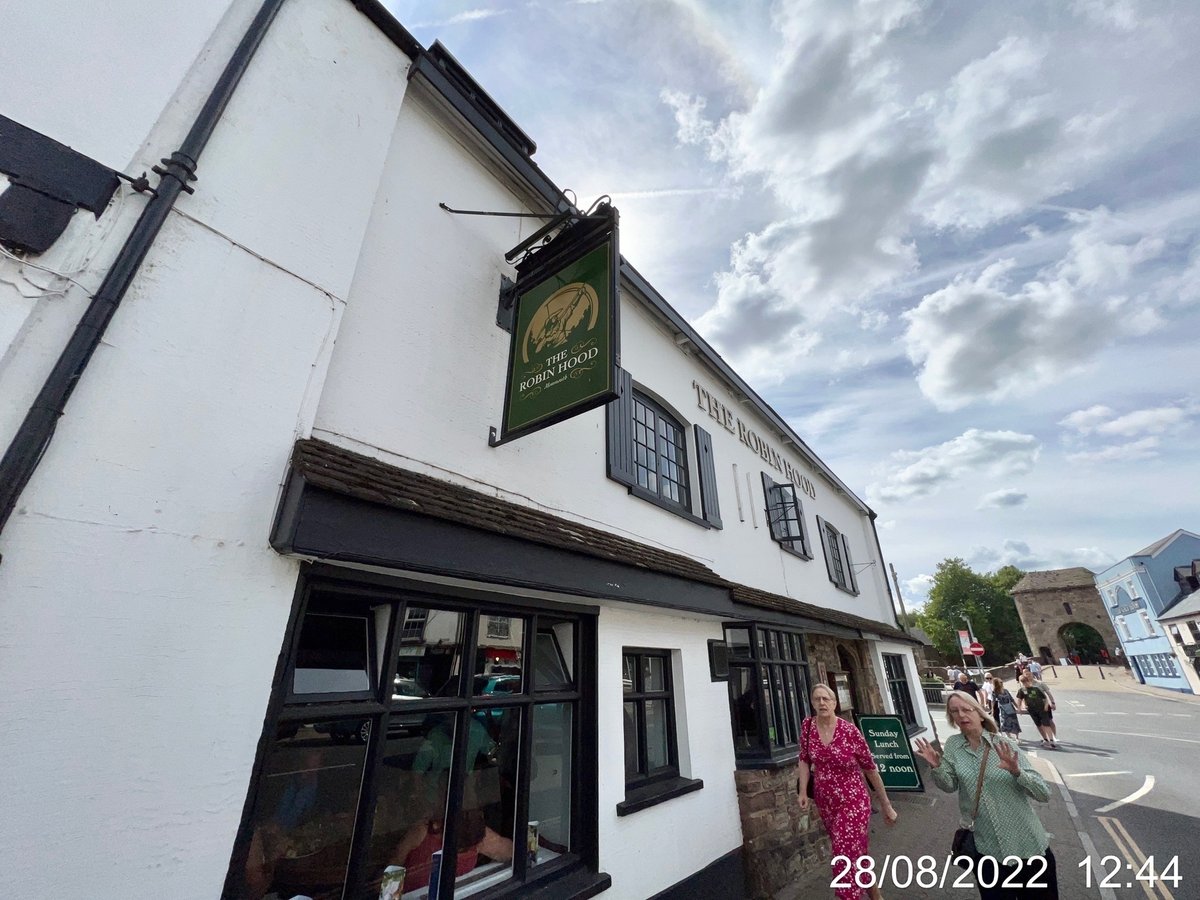 rwnash's tweet photo. Landlord - Timothy Taylor - 4.3% ABV. B+, should be a lot higher but Hey Ho. Still nice and malty #ale #beer #bier
3/5. The Robin Hood #Monmouth Seems to be the place for Sunday lunch. Much like a carvery #mb09 https://t.co/4YynsDrs9J