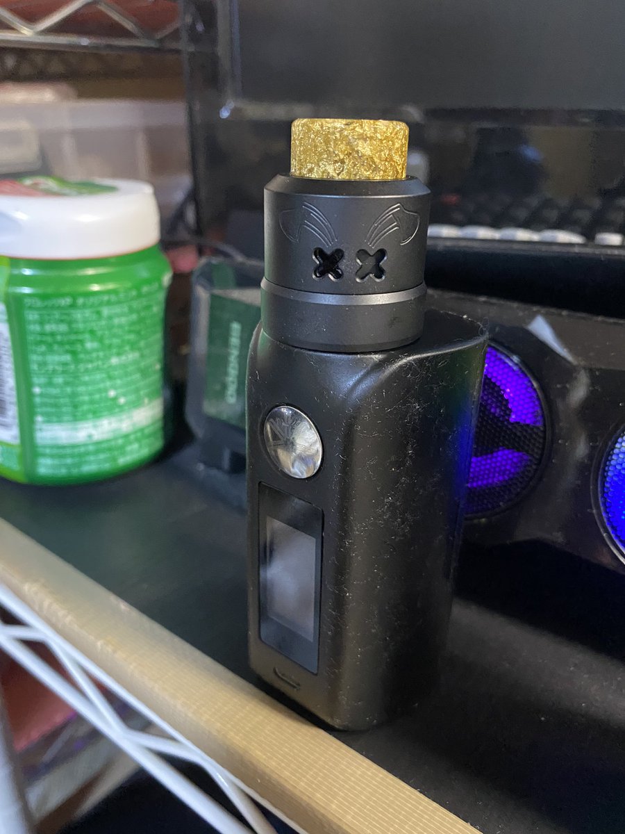 gekkopapa8114's tweet photo. そういえば昨日blu(@vapestore_blu )さんで買ったデトラビを載せるの忘れてたw
昨日は初代イージスに載せてたけどこっちも合うかも乗せてみたー😊
ミニキン2❣️
なかなか似合うんじゃない?
めっちゃベタベタする…
どうやってとるの…
#VAPE
#vape好きな人と繋がりたい
#vapestoreblu https://t.co/9hMuTcl97X