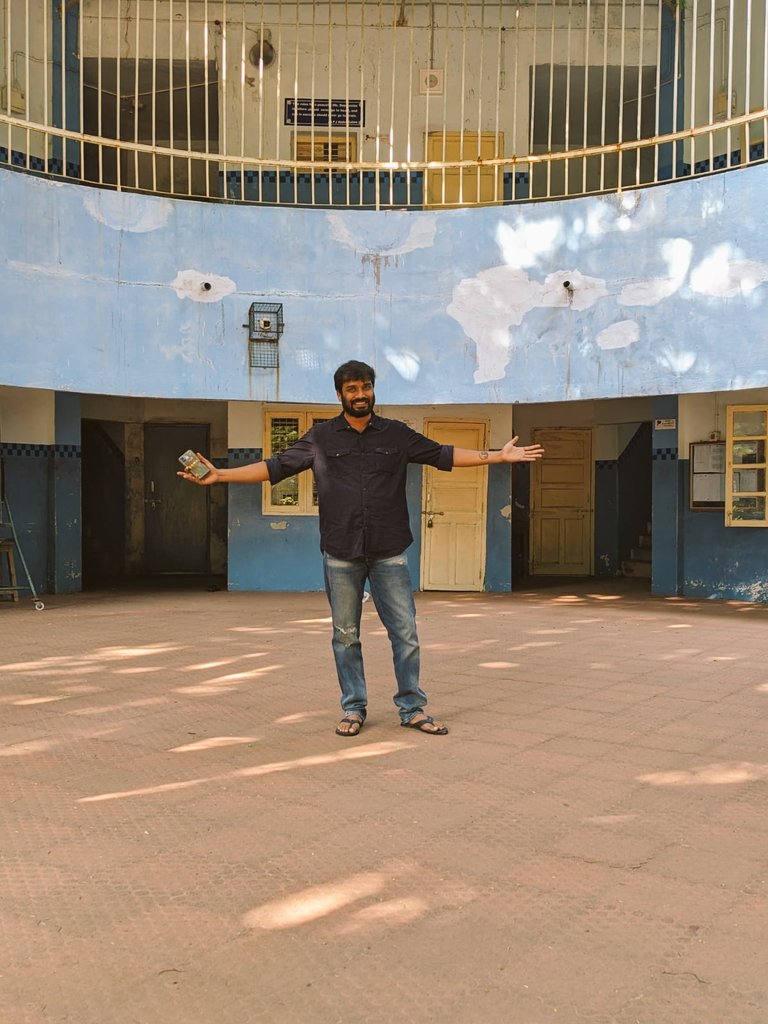 TheDhaadiBoy's tweet photo. I had so much fun revisiting my school today ❤️

#KurangugaloduPoradiVaazhnthaKaalam https://t.co/mN2VVnNerK