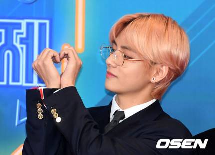 BTSVspanish's tweet photo. I vote #V of @BTS_twt for #AudacyAOTS Round 4 https://t.co/dVW5jEuOz5