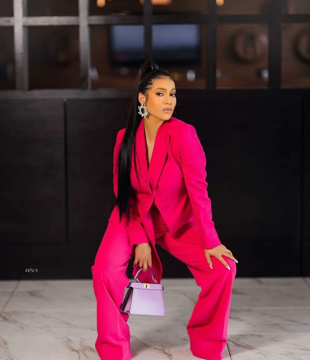 legitngnews's tweet photo. The former reality star, Maria Chike shares beautiful photos reminding us she is here to stay!
She's without a doubt one of the most beautiful reality stars from Nigeriaπ₯°π₯°
πΈ: @Mariachikebenj1 /zealsphotography (Instagram)
#legitng #legitposts #mariachikebenjamin #Bbnaija https://t.co/0LZUzL5C90