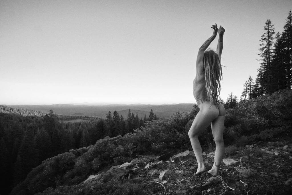 wildingarts's tweet photo. Saying goodnight to the sun ๐
๐ธ: @hana.honua.shop
#sunsetlovers #blackandwhitephotography #dreadlocks #dreadstyles #dreadstagram #dreadqueen #queen #goddess #goddessvibes #wildwoman #wildwomansisterhood #sacredfeminine #witchyvibes #witchesofinstaโฆ https://t.co/jP9DkTDeW1 https://t.co/o609qvvjmY
