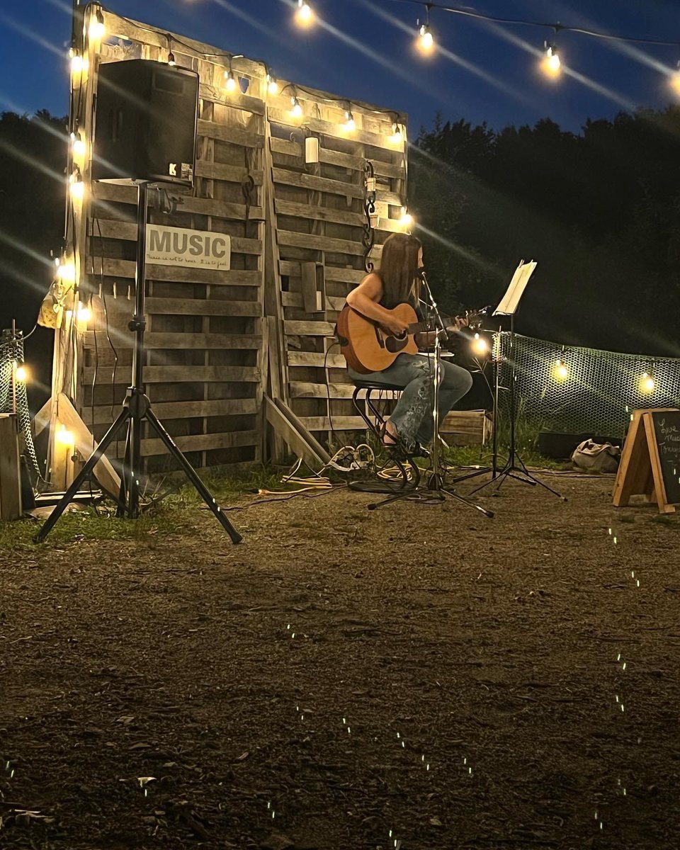 EONeillSheehan's tweet photo. Backdrop for a story. â€ïžđ”
A handful of times in the year, I go out & share some music. Some Iâve written & some I love.
Especially when the setting is a character. #AmWriting #AmSinging https://t.co/HMhOnLkjdi