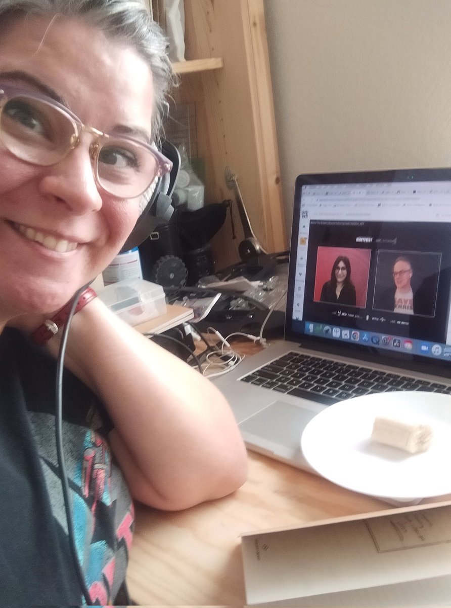rachelfinder's tweet photo. Day 2 of #EditFestGlobal!!!
(Don't mind the Roomba repair on the desk...) https://t.co/GDW5l7gdbF