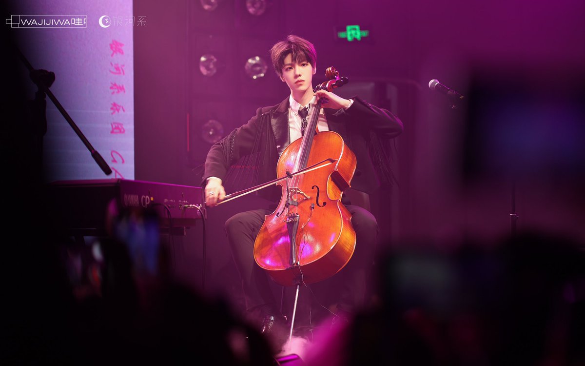 NEBULAxGALAXY's tweet photo. #GalaxyGraduationTourLastStationInSuzhou

Weibo Galaxy :

     ขอบคุณทุกคน��ี่มาเจอกัน ณ สถานีซูโจว ขอบคุณทุกเสียงร้องตะโกนและทุกการโบกมือของหม่านเทียนซิง เราได้บันทึกมันไว้ในใจแล้ว! ❤️ 

(รูปเพิ่มเติมในคอมเมนต์นะคะ) https://t.co/gZyHFEWUYp