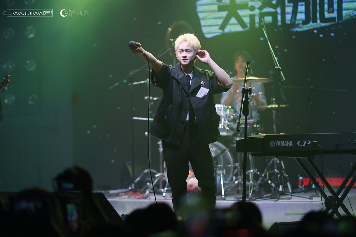 NEBULAxGALAXY's tweet photo. #GalaxyGraduationTourLastStationInSuzhou

Weibo Galaxy :

     ขอบคุณทุกคน��ี่มาเจอกัน ณ สถานีซูโจว ขอบคุณทุกเสียงร้องตะโกนและทุกการโบกมือของหม่านเทียนซิง เราได้บันทึกมันไว้ในใจแล้ว! ❤️ 

(รูปเพิ่มเติมในคอมเมนต์นะคะ) https://t.co/gZyHFEWUYp
