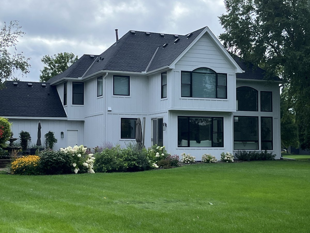 johnpfahey's tweet photo. When we go on a walk some of the family looks at wildlife, animals etc..I get captivated by beautiful windows!! #blackwindows #400series #andersenwindows #greatplainswindows https://t.co/sCpLK3Czxp