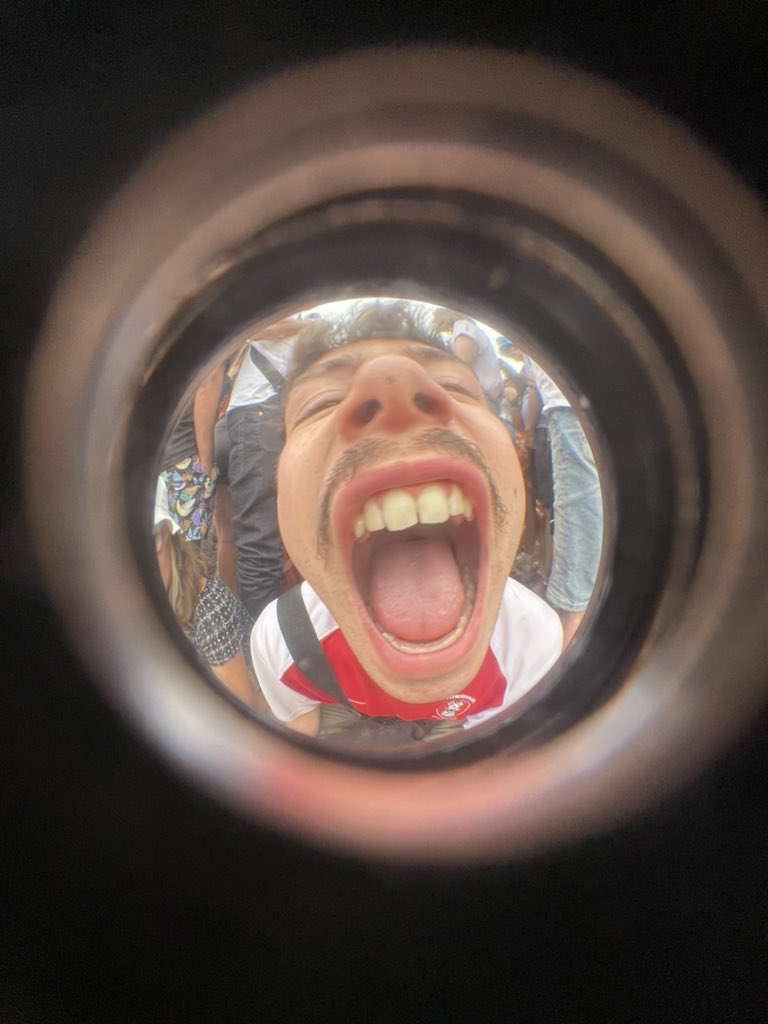 IzzyThompsson's tweet photo. hungry for alex #LeedsFestival  #NoMusicOnADeadPlanet https://t.co/HUuhLgxGxN