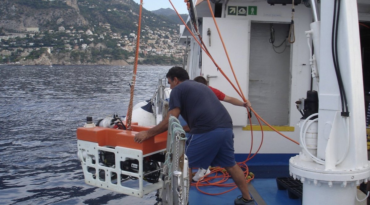 _Monaco_News's tweet photo. As part of the RAMOGE international cooperation agreement, French, Italian and Monegasque scientists will embark from September 7th to 11th on board "L'Astrea", an ISPRA* oceanographic vessel, to explore five sites deep coasts.
#RAMOGE #exploration
https://t.co/69uQ1X2Ud7 https://t.co/lOQEHipLhl