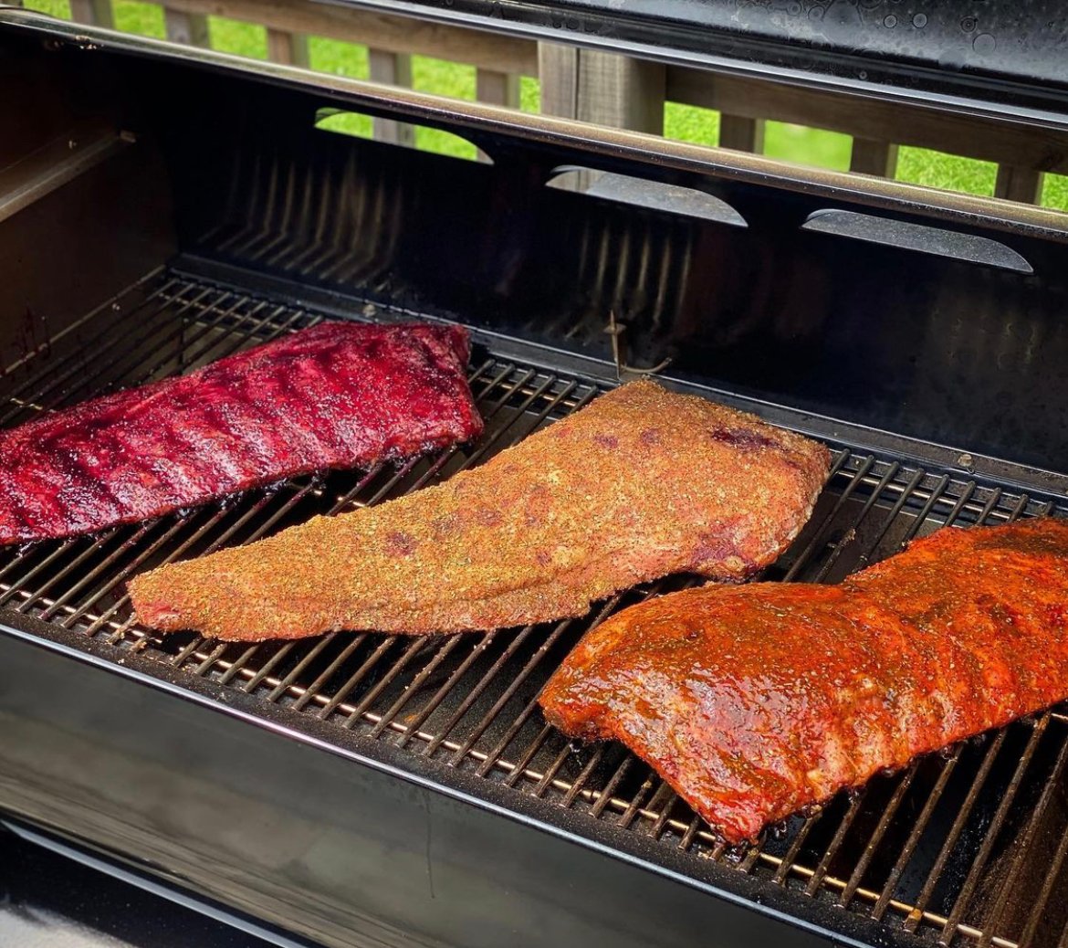 Ribs 3 ways make Sunday dinner that much better. 

📸: @robsons_grills