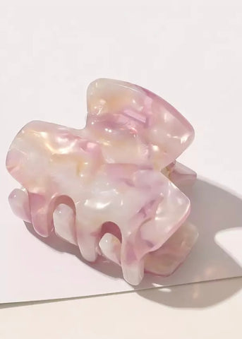 redribbon125's tweet photo. Our hot selling product: Land of Lucy Mini Hair Claw , see at https://t.co/oNCpjTmf64 https://t.co/xwyKmXfjEt