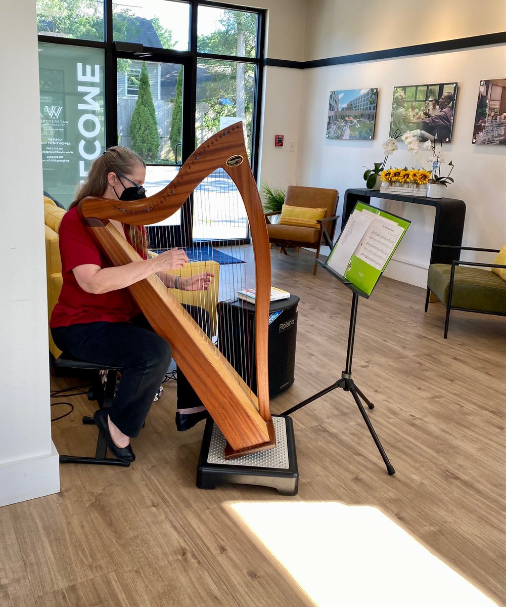 WaterstoneLex's tweet image. The #WaterstoneOfLexington team had a wonderful time hosting local professionals for a Celtic Harp Cocktail Hour. Everyone was able to unwind and relax while enjoying the soothing sounds of the harp. 🎶 Special thanks to those who attended!